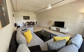 Chic & Cosy Flat Near Airport Lockbox Fast Wifi